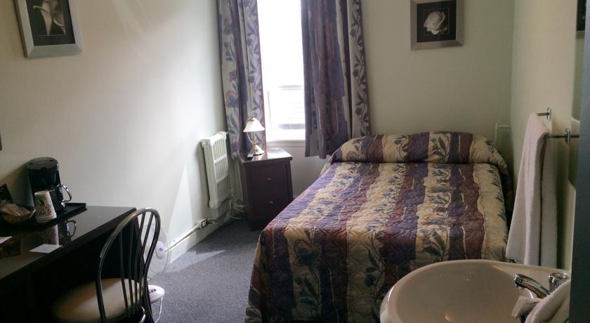 Auberge Centre Ville Chicoutimi Szoba fotó
