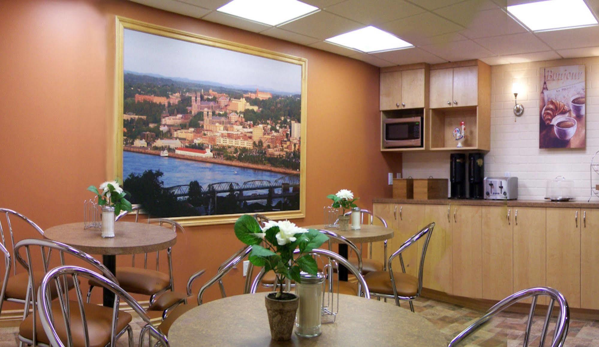 Auberge Centre Ville Chicoutimi Kültér fotó